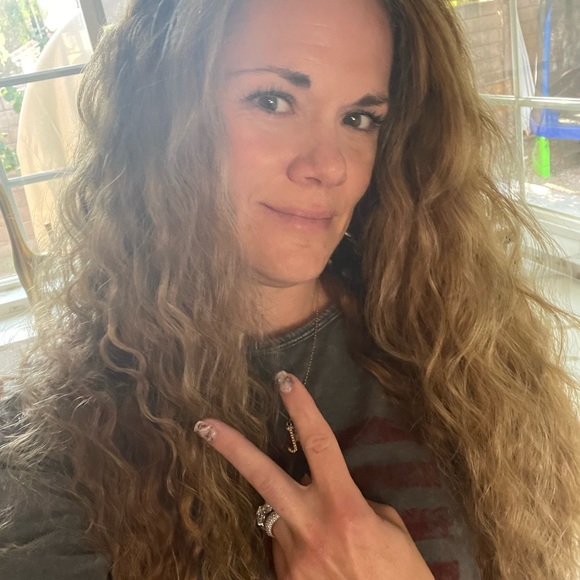 Meet your Posher, Katy - Picture 3 of 3